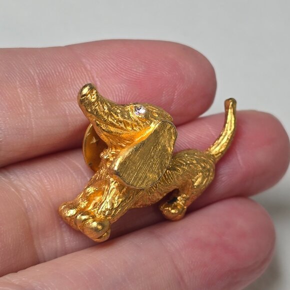 Vintage Gold Tone Dachshund Dog Lapel Pin Tie Tack Rhinestone Eyes Puppy Brooch - Picture 9 of 11